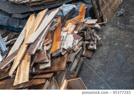 Waste wood removed from the demolition of wooden houses Waste wood removed from the demolition of wooden houses 95377283