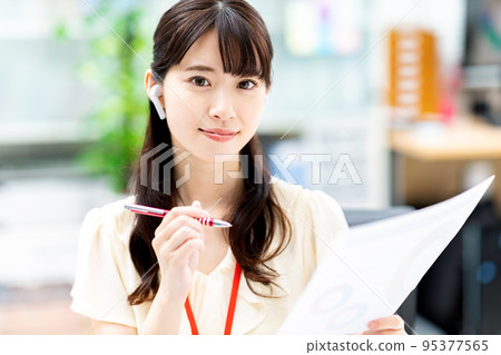 Businesswoman with materials Businesswoman with materials 95377565