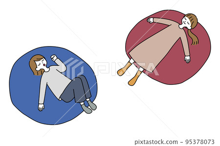 放鬆與小珠坐墊的婦女 95378073