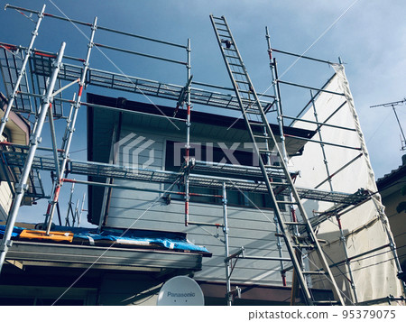 屋頂修理 外部建築 建造場所腳手架和屋頂 95379075