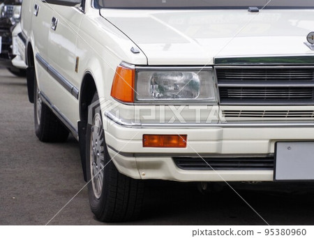 汽車圖像 1980 年代汽車日產第 7 代 Gloria HT 95380960