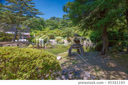 Akita Kubota Castle Ninomaru garden scenery 95381193