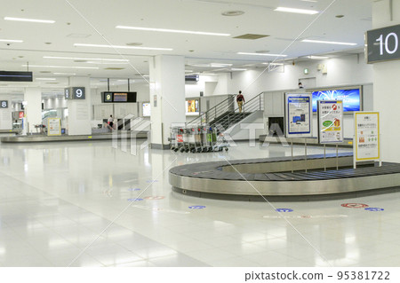 Haneda Airport Terminal 1 baggage claim lane 95381722