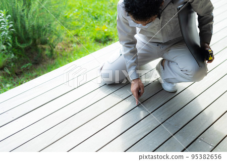 Worker inspection 95382656