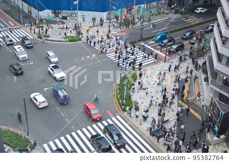 Urban intersection 95382764