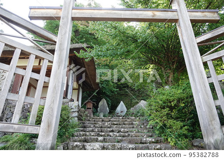 Obasute Chorakuji寺,也被稱為著名的賞月勝地,梯田和芭蕉也曾在這裡參觀 Obasute Chorakuji寺,也被稱為著名的賞月勝地,梯田和芭蕉也曾在這裡參觀 95382788