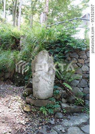 Obasute Chorakuji寺,也被稱為著名的賞月勝地,梯田和芭蕉也曾在這裡參觀 Obasute Chorakuji寺,也被稱為著名的賞月勝地,梯田和芭蕉也曾在這裡參觀 95382807