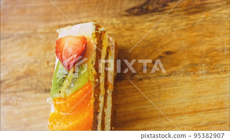 Fasting cake with tangerines, kiwi and strawberry. Macro and slider shooting 95382907