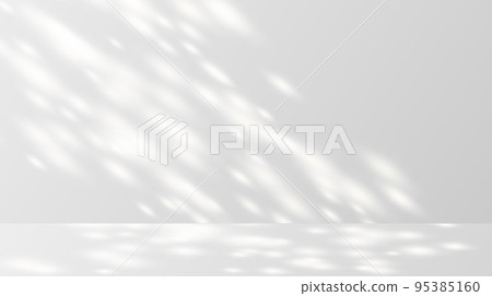 Sunlight on a gray wall, sunbeams in a room, sunny day scene for product presentation. 95385160