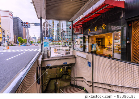 Tokyo cityscape in Japan Tokyo Metro Ginza Line Tawaramachi Station (Exit 3), etc. 95386185