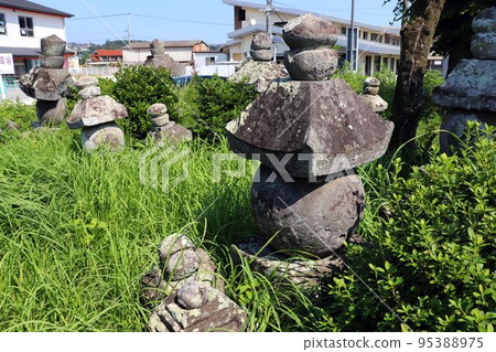 由布市波間石五環塔 95388975