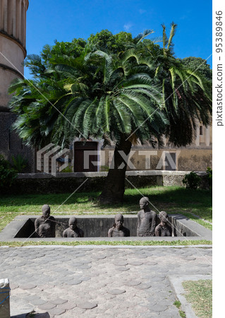 Slave monument in Zanzibar. Old Slave Market. Anglican Cathedral 95389846