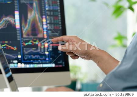 Middle man trading stocks at home 95389969