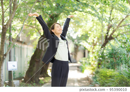 A woman taking a deep breath 95390010