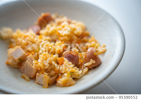 rough fried rice 95390552