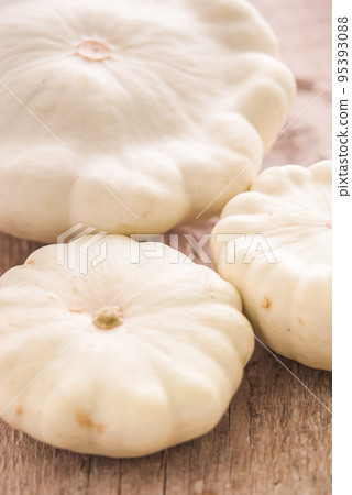 ripe pattinson of various sizes 95393088