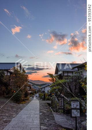 [Gifu Prefecture] Evening view of Magome-juku 95393842