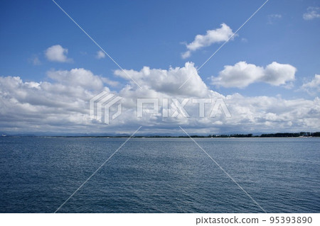 從鳥取縣境港市夢湊公園看日本海的初秋 從鳥取縣境港市夢湊公園看日本海的初秋 95393890