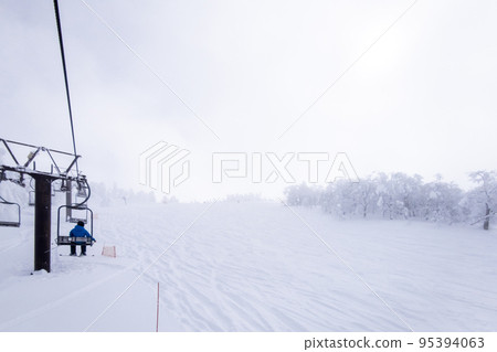 Cloudy slopes (Zao Onsen Ski Resort, Yamagata Prefecture) Cloudy slopes (Zao Onsen Ski Resort, Yamagata Prefecture) 95394063