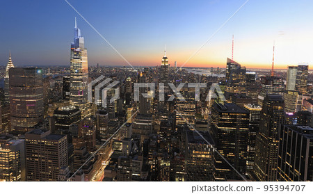Aerial view of New York City skyline at dusk 95394707