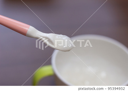 使用大米的嬰兒食品 95394932
