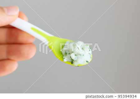 baby food using rice 95394934
