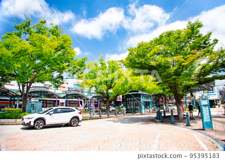 This is the scenery in front of JR Yokogawa Station. There are color-paved roundabouts and retro buses called Kayoko Buses. Hiroshima This is the scenery in front of JR Yokogawa Station. There are color-paved roundabouts and retro buses called Kayoko Buses. Hiroshima 95395183