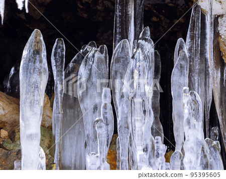 Ice skein of Otaki Hyakutashiki Cave (Hokkaido, Date City, Otaki Ward) Ice skein of Otaki Hyakutashiki Cave (Hokkaido, Date City, Otaki Ward) 95395605