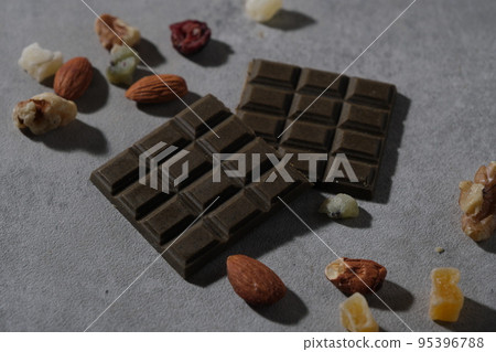 巧克力和混合堅果 巧克力和混合堅果 95396788
