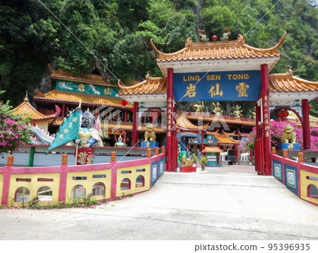 Linsen Thong Temple in Ipoh, Malaysia 95396935