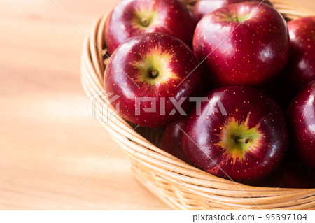 Apple with translation, Akiei Apple with translation, Akiei 95397104