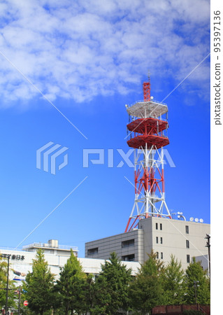 steel tower in the blue sky 95397136