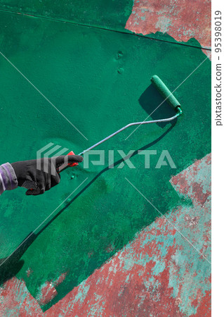 Old steel metal plate painting to green 95398019