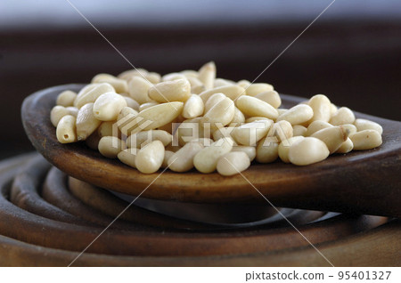 pine nuts pine nuts 95401327