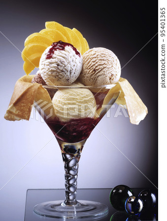 Cup of ice cream with Crepes Cup of ice cream with Crepes 95401365