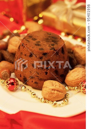 Christmas pudding and nuts 95401936