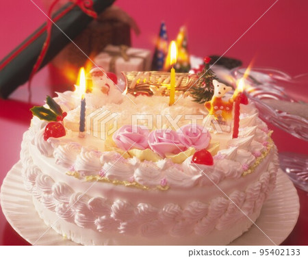 Decorated Christmas Cake 95402133