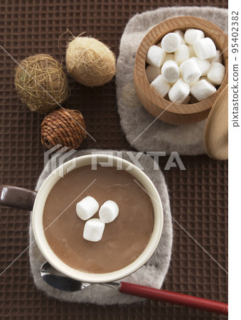 Mug of hot chocolate with marshmallows 95402382