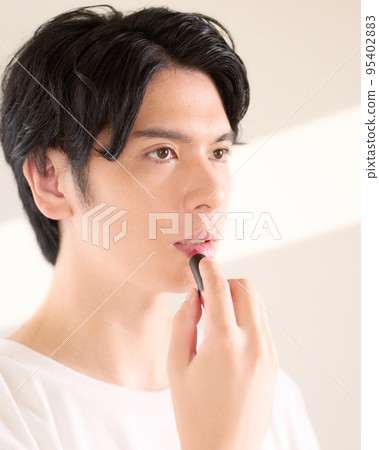 男士化妝自畫像 95402883