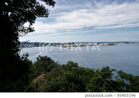 從猿島天文台廣場觀看美國海軍橫須賀基地 從猿島天文台廣場觀看美國海軍橫須賀基地 95403146