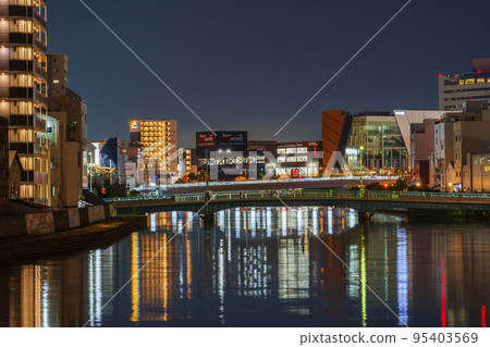 從白樂橋到千代崎橋的大阪夜景 95403569