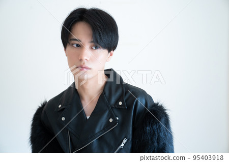 Cool male fashion portrait Korean idol 95403918