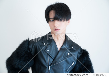 Cool male fashion portrait Korean idol 95403922