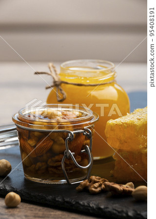 Honeyed assorted nuts in mason jar organic food background 95408191