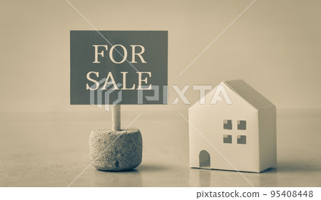 FOR SALE signboard, sale of houses, single-family homes for sale, real estate 95408448
