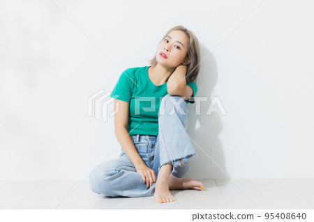 woman in green t-shirt 95408640