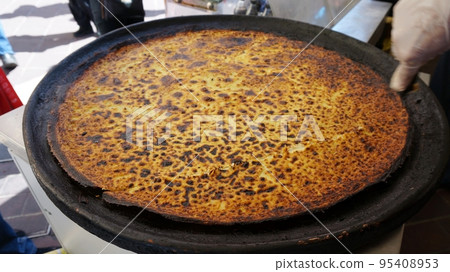 法國，尼斯特色菜“socca” 95408953