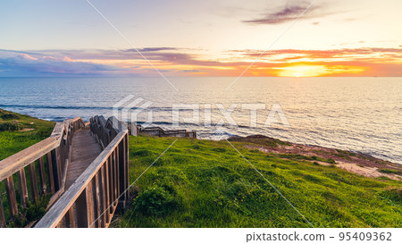Hallett Cove boardwalk at sunset 95409362