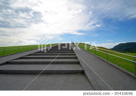 福岡縣田川郡小春町綜合運動公園展望廣場的樓梯 95410696