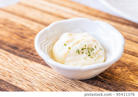 rich tartar sauce 95411376